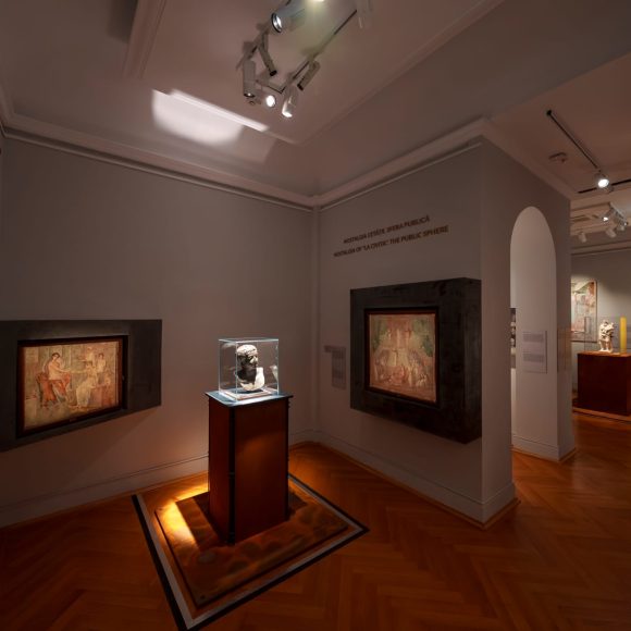 Tur virtual pentru expoziția „Fragilitatea Eternului. De la Pompei la Grand Tour până astăzi” – o alternativă de vizitare în perioada Sărbătorilor Pascale